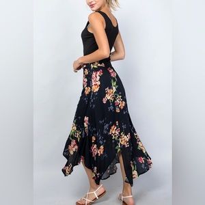 🆕 Illa Illa Floral Print Skirt - Black (B6)